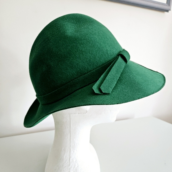 Lilly Daché DEBS Eye Catching Emerald Green Vintage Hat - Picture 2 of 5